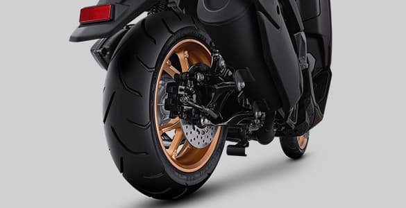 Ukuran ban depan 110/70 - 13", Ukuran ban belakang 130/70 - 13" memberikan pengalaman berkendara yang nyaman saat bermanuver.