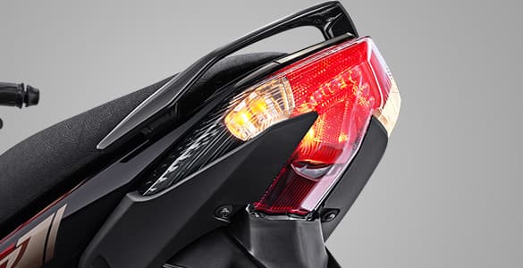 Design lampu belakang yang aerodinamis dan futuristik.