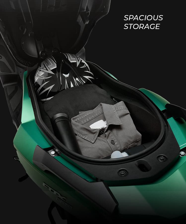 Spacious storage adalah fitur ruang penyimpanan yang luas pada kendaraan yang dirancang untuk menampung berbagai barang bawaan pengendara. Fitur ini memberikan kenyamanan dan kepraktisan