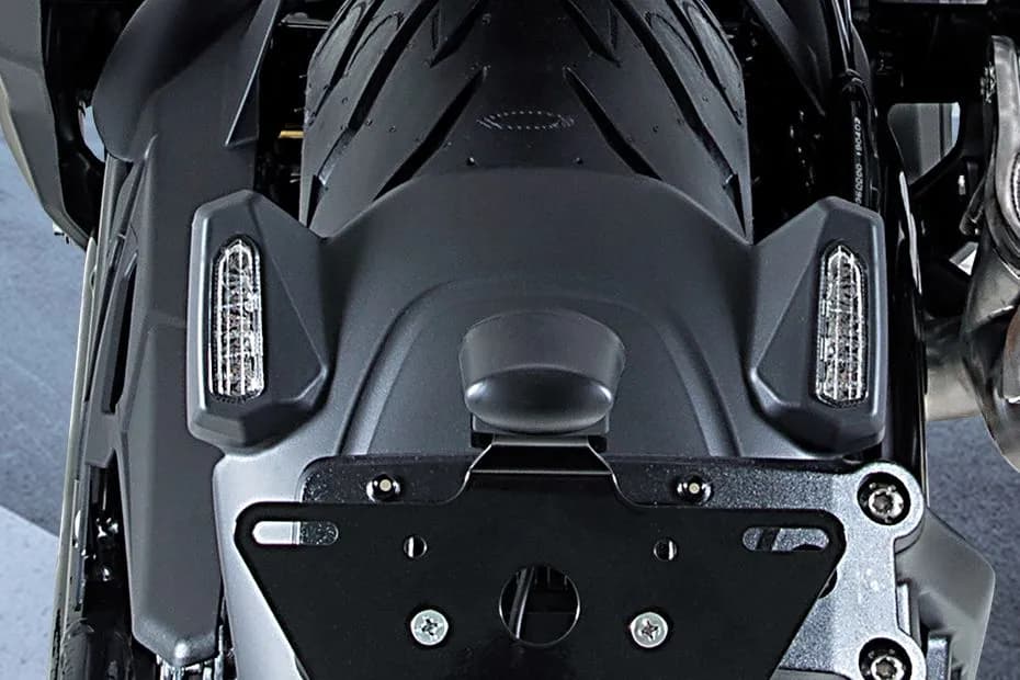 Lampu sein samping belakang pada Benelli 502C didesain untuk memperkuat tampilan urban cruiser yang modern dan agresif.