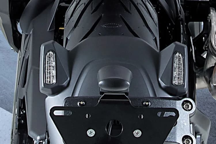 Lampu sein samping belakang pada Benelli 502C didesain untuk memperkuat tampilan urban cruiser yang modern dan agresif.