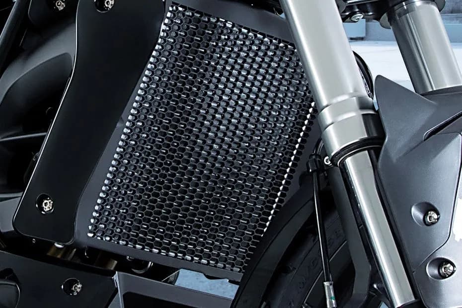 Benelli 502C dilengkapi dengan sistem pendinginan canggih untuk menjaga performa mesin 500cc dua silindernya.