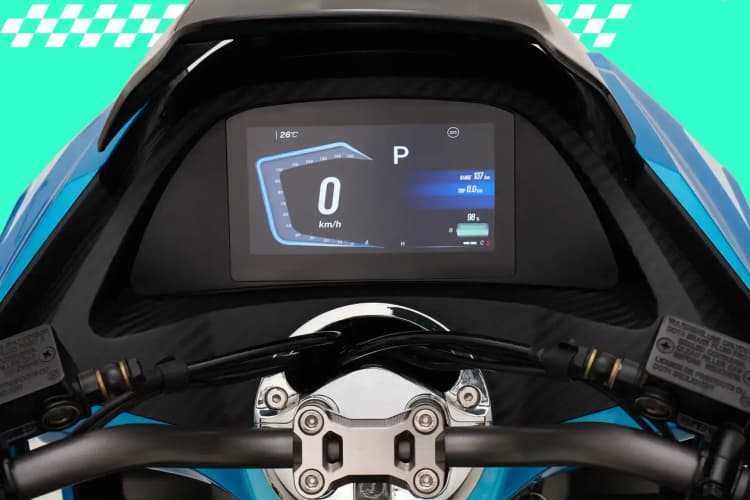 Dynamic TFT LCD yang merupakan panel instrumen digital layar penuh dengan kemampuan adaptif, memberikan informasi berkendara secara dinamis, jelas, dan modern. Fitur ini otomatis menyesuaikan tingkat kecerahan.