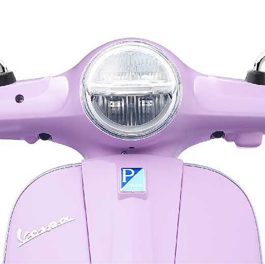 Dilengkapi Chromed Head Light Frame yang menghadirkan sentuhan klasik elegan dan mempertegas karakter premium kendaraan.