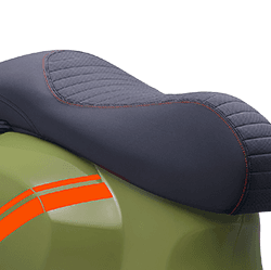 Jok single seat dengan kombinasi dua warna ini dirancang untuk menonjolkan kesan sporty sekaligus elegan. Perpaduan warna yang kontras memberikan tampilan lebih bold dan berkelas,