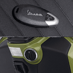 Cukup dengan smart key di genggaman, motor dapat dinyalakan secara praktis dan aman.