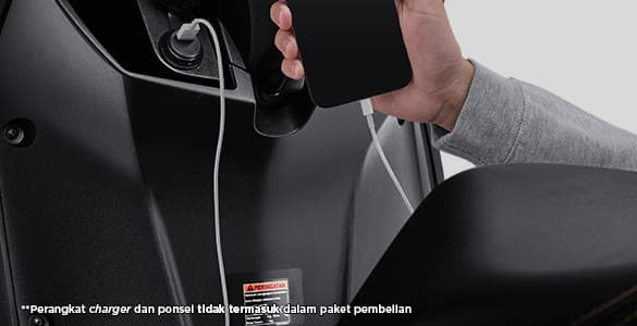 Komunikasi yang selalu terhubung dengan dukungan electric power socket untuk mengisi daya gadget pengendara selama perjalanan.