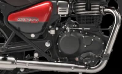 Meteor 350 menggunakan mesin 349cc single cylinder berpendingin udara dan oli yang menghasilkan tenaga sekitar 20.2 bhp dan torsi 27 Nm. Mesin ini terkenal halus, minim getaran, dan nyaman dipakai touring maupun harian.