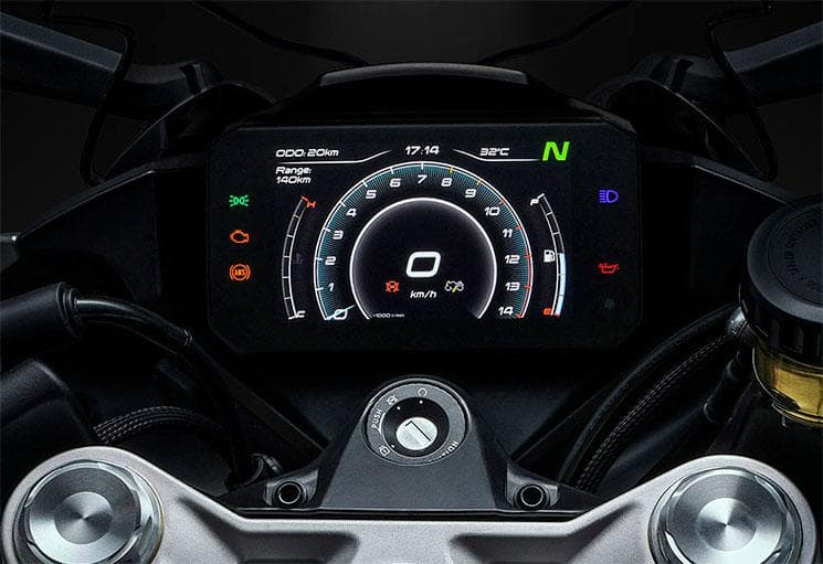Dilengkapi panel instrumen TFT full-color yang menampilkan berbagai informasi berkendara dengan tampilan modern dan mudah dibaca.