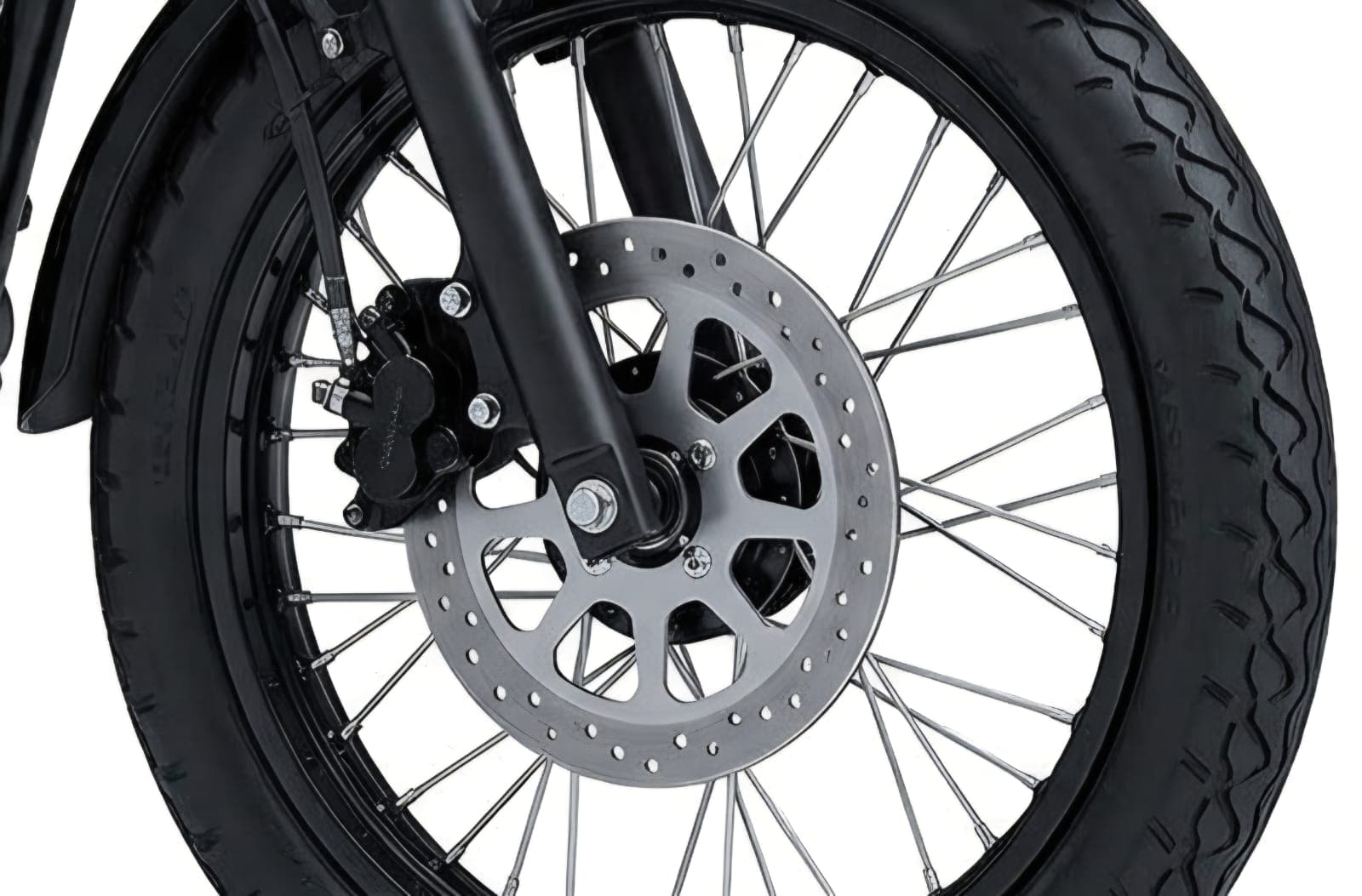 Dilengkapi dengan ban serbaguna (knobby atau semi-block tread) yang memberikan traksi memadai di jalan beraspal maupun sedikit off-road ringan, memperkuat karakter scrambler yang siap diajak menjelajah.