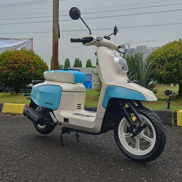 Desain bodi retro dengan pencahayaan modern memberikan tampilan khas dan stylish. Lampu LED membantu menghasilkan pencahayaan yang jelas sekaligus memperkuat karakter klasik-modern Swiftbee.