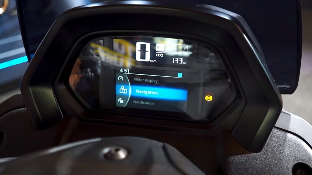 Panel instrumen Yamaha NMax Turbo Tech Max yang mendukung fitur Garmin Street Cross